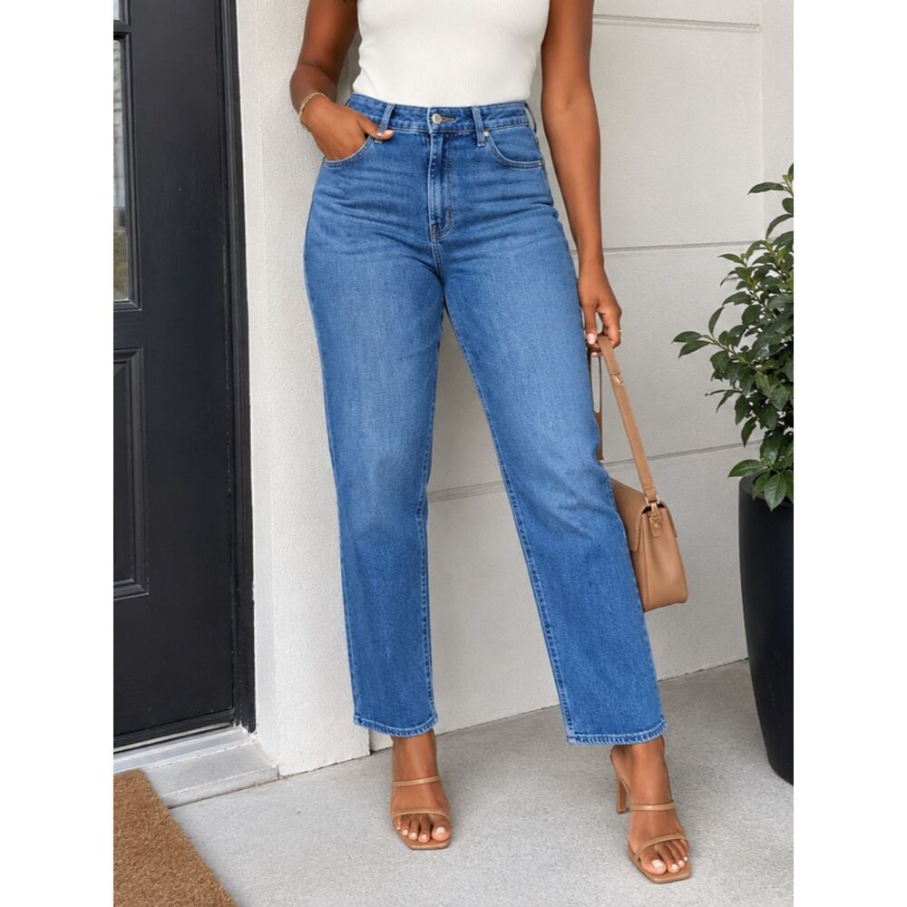 Old Navy Wow Straight Jeans Size 8 Mid Rise Stretch Blue Denim Classic Fit